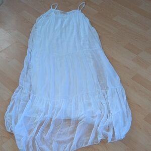 Elegant White Sleeveless Dress